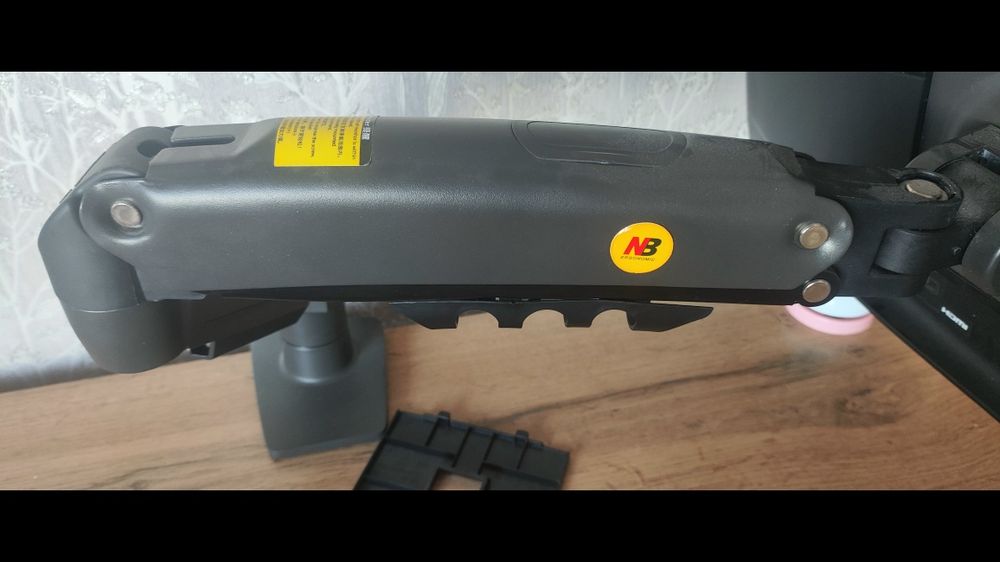 Монитор MSI Optix MAG241C 23.6" 144 Гц,вместе с кронштейном NB F80