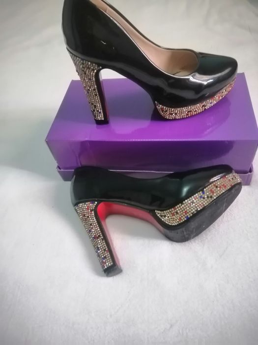 Toʼy va bazmlar uchun mos tufli 38 razmer