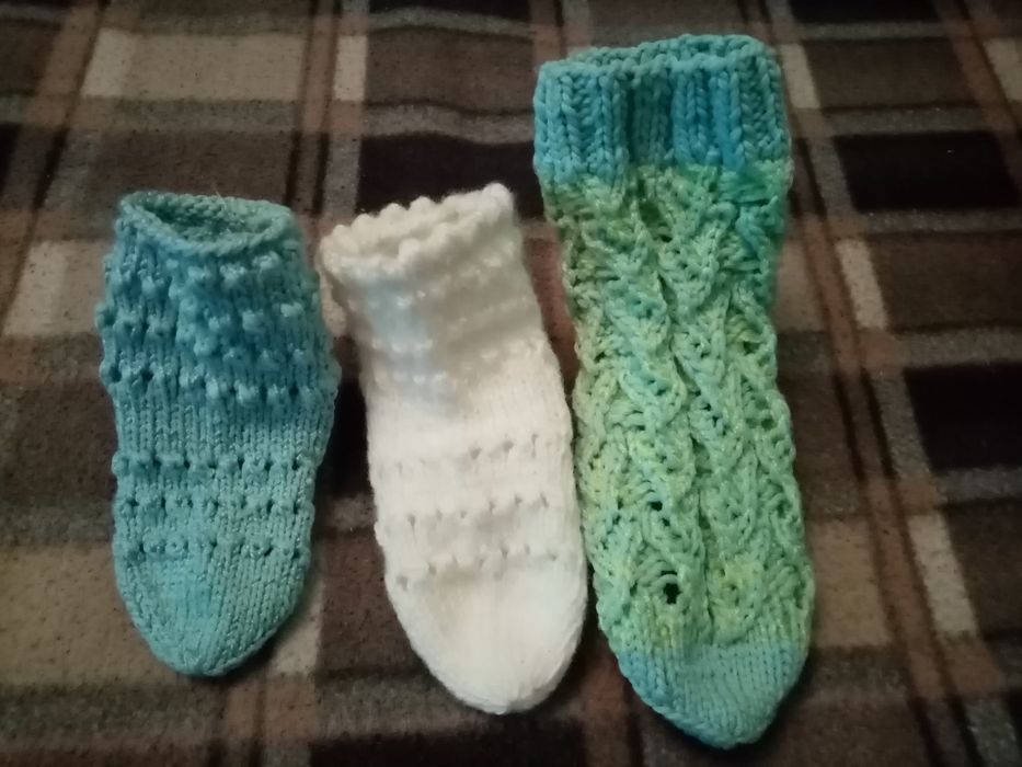 Продам детские вязаные носочки