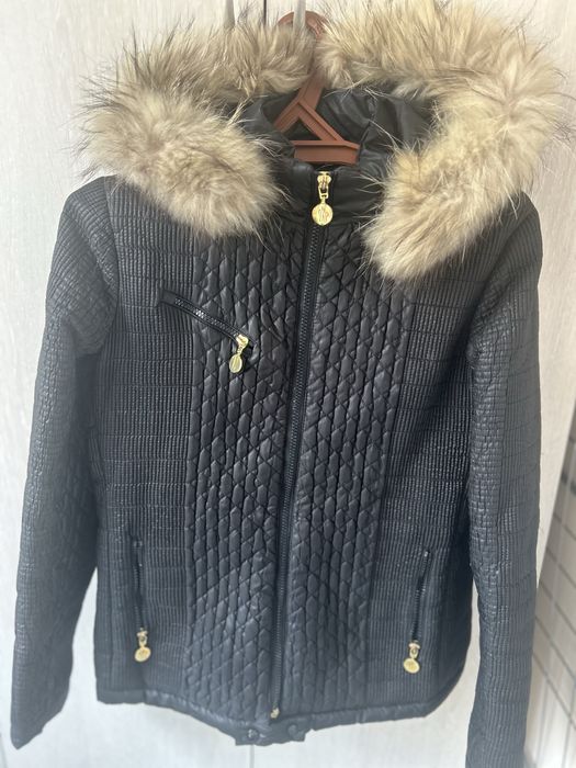 Продам осеннюю куртку Moncler