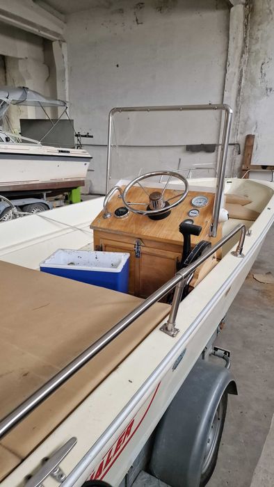 Barca Boston Whaler 15ft cu peridoc