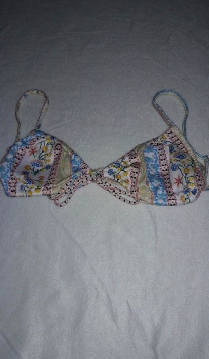 Costum de baie alb cu flori