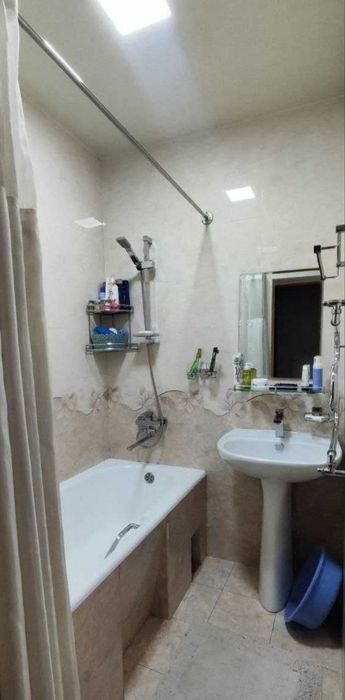 Продаётся 5 комн. Первый этаж. Юнусабад-9 квл