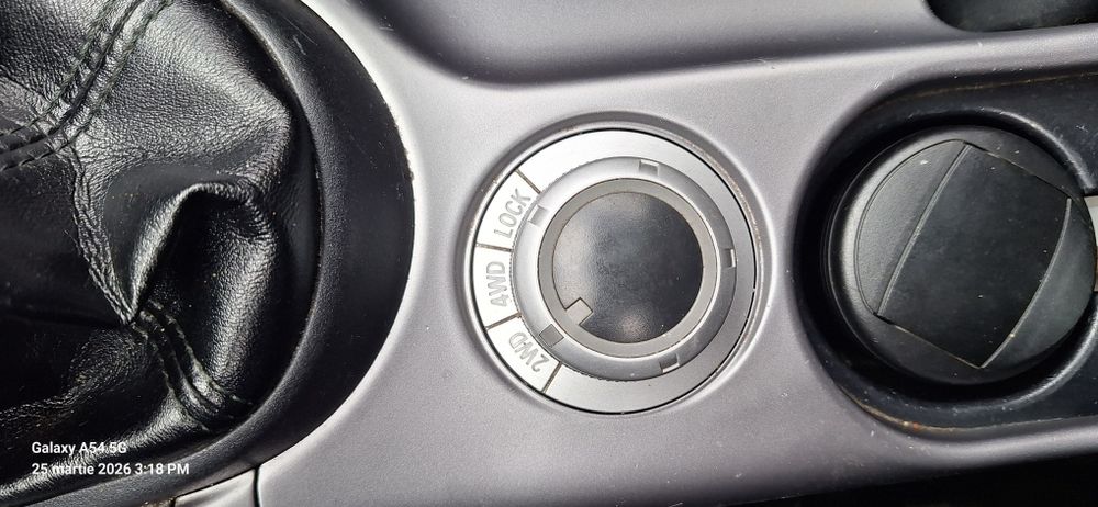 Vând Mitsubishi Outlander