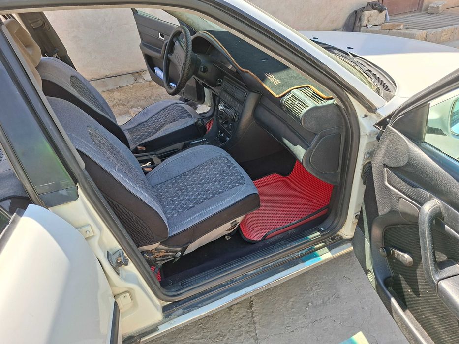 Автомобиль Ауди 100 с4