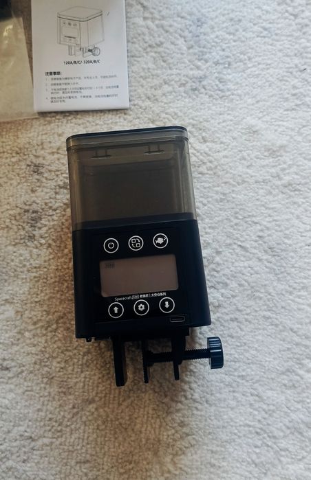 Продам новую кормушку