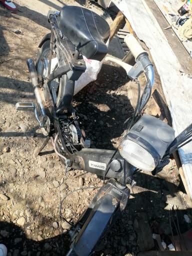 Dau 2 capre de rasa și un Piaggio ciao la schimb pe un scuter de 125cc