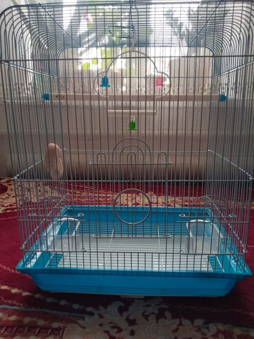 Продам клетку для птичек попугаев