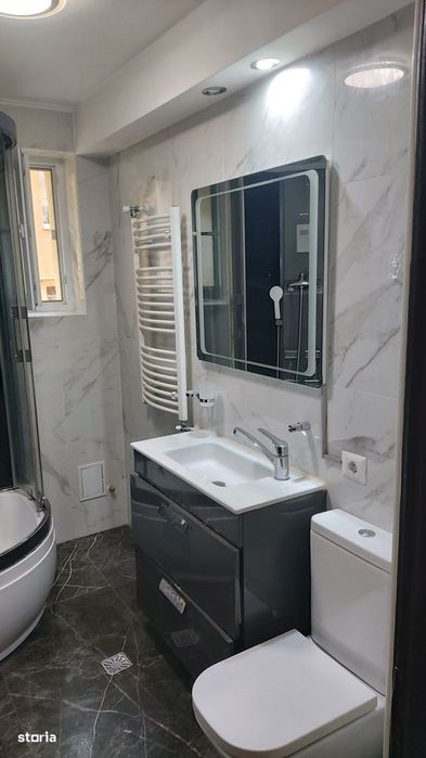 Central-Liceul Petru R.-Apartament 3 camere, mobilat, centrala,350euro