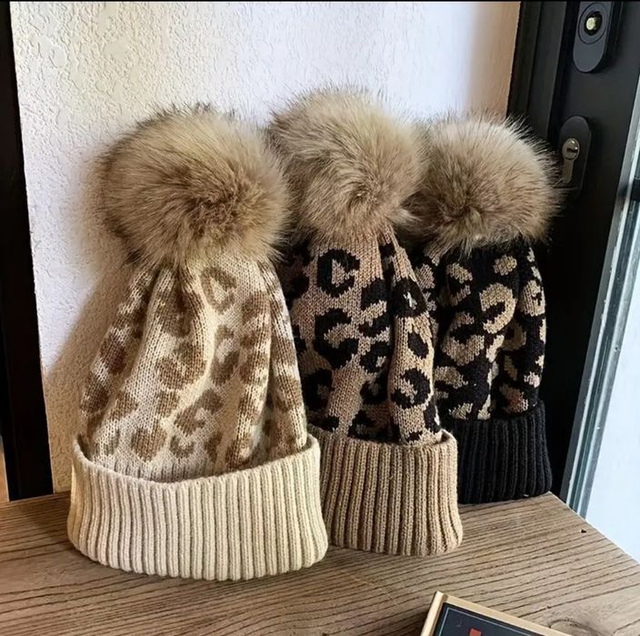 Дамски шапки с пух