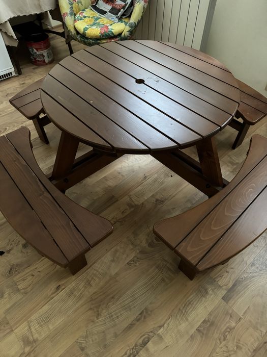 Детска маса с вградени пейки