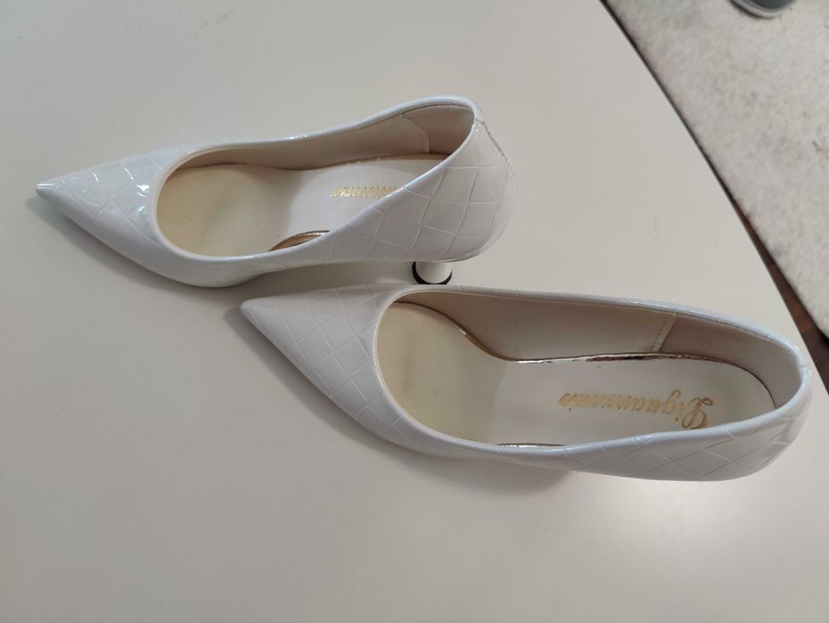 Pantofi eleganți alb/crem Liguannoxie, măr. 35, toc cilindric auriu