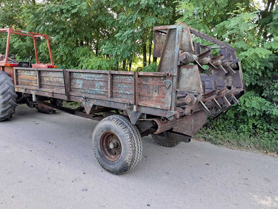 remorca pentru imprastiat gunoiul