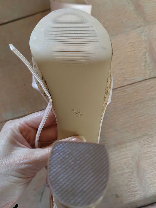 Sandale noi marimea 38