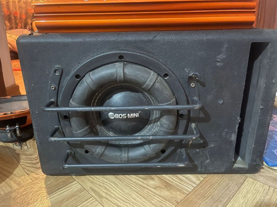 Продам сабвуфер с усилителем