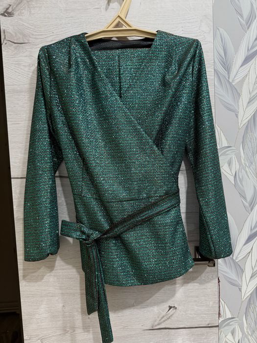 Продаю брючный костюм-двойка.