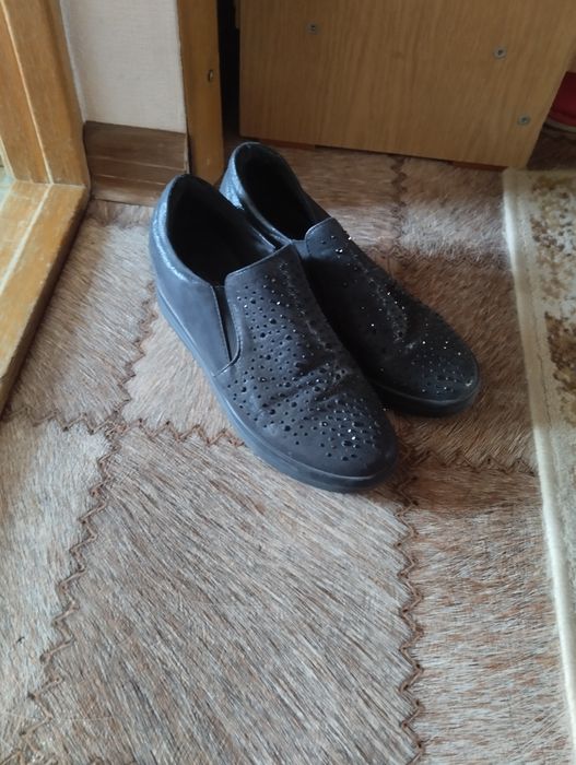 Продам обувь 38 рр