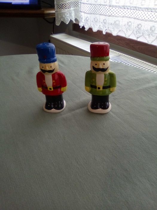 Комплект порцеланови солници, ръчно изработени, цветни, нови