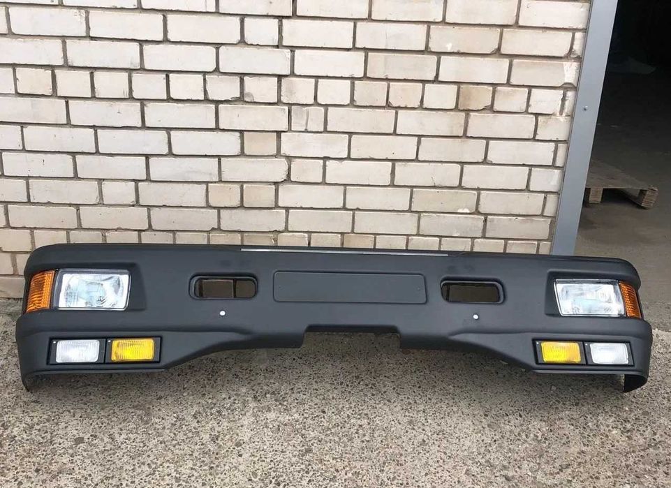 Бaмпeр oблицовка буфер КамАЗ с туманкaми белыe и желтыe,Новый