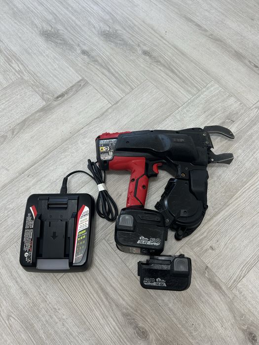 Max 611 masina de legat fier