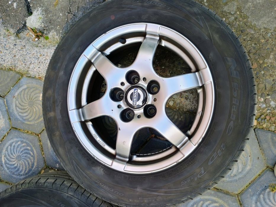 Jante rial r15+anvelope. 4 buc ..Ford Volvo Mazda