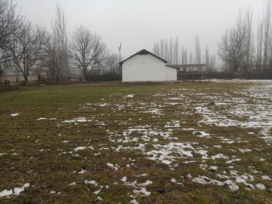 Uy sotiladi yer maydoni 15 sotix yonida 14 sotix uchaskasi bor