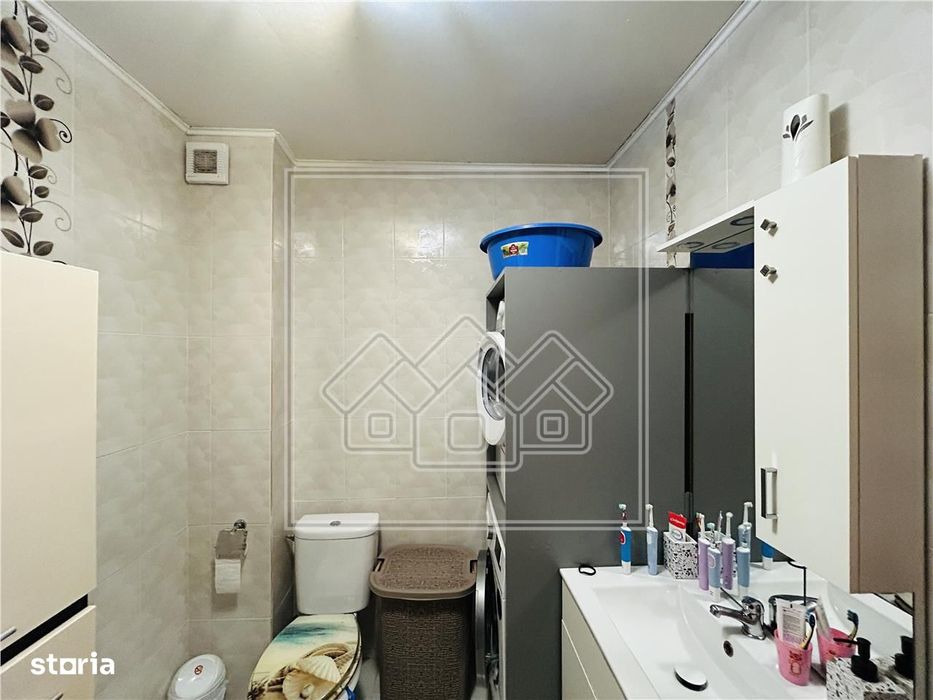 Ap spatios, mobilat si utilat, 3 camere, 2 balcoane, 2 parcari