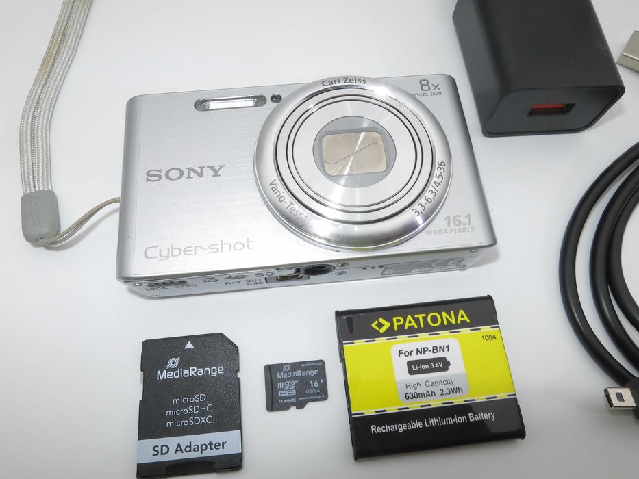 Sony Cyber-Shot W730 сребърен ултра компактен цифров фотоапарат, дигитална камера, в отлично състояние, пълен комплект, работи перфектно!