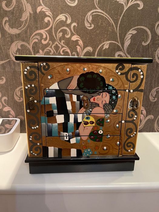 Продаются комоды серии Г.Климта «Поцелуй»