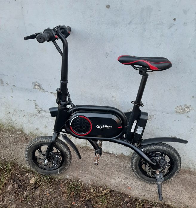 Vând trotinetă electrică mini scuter în stare bună viteză maximă de 25