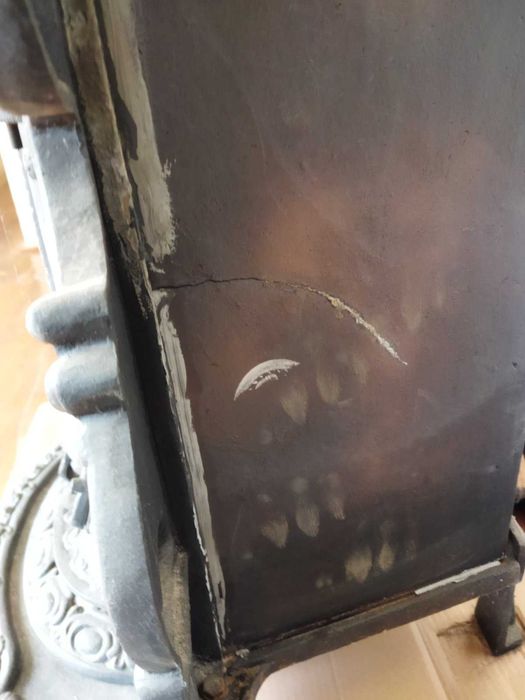 Чугунена печка на дърва