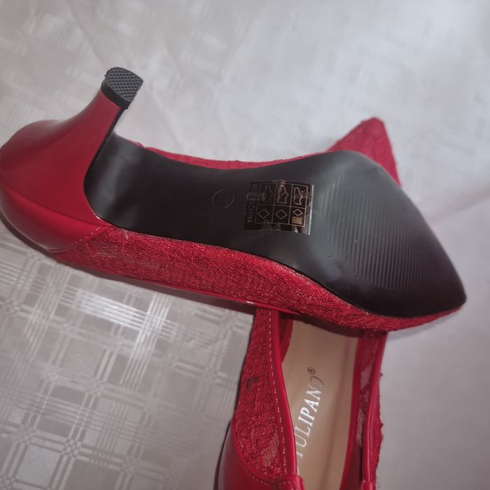 Pantofi rosii din dantela cu piele 37
