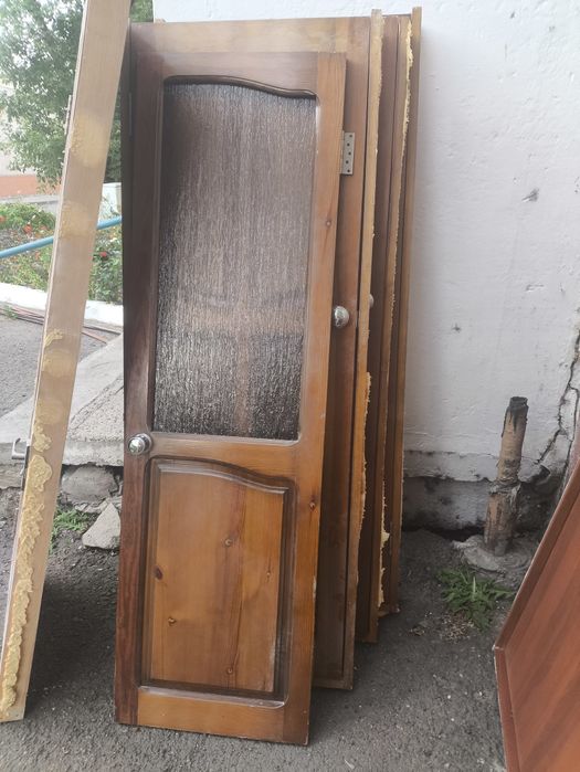 Продам двери деревянные