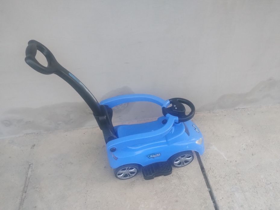 Mașinuță cu volan