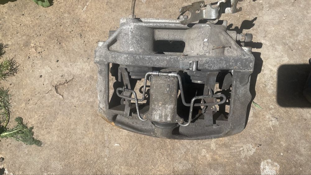 Суппорт тормозной, рычаг задняя Ауди А8