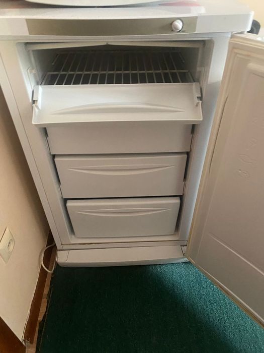 Морозика продаю и машинку ,