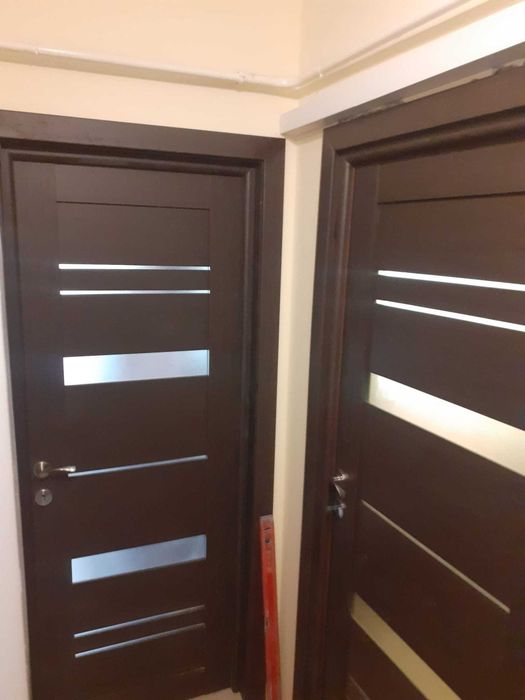 TAMPLAR - Montez uși de apartament interior și exterior tâmplărie PVC/Aluminiu - fac deplasari si in judet