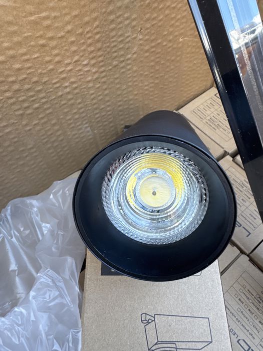 Spoturi cu led COB -30 w pentru sina monofazata cu 3 lumini -calda 3000k-neutra 4000k -rece 6000k