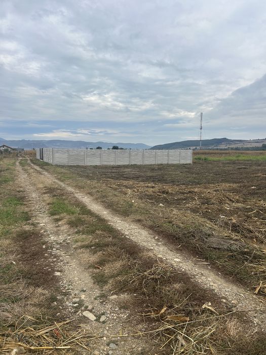 Vand teren intravilan in Băcia