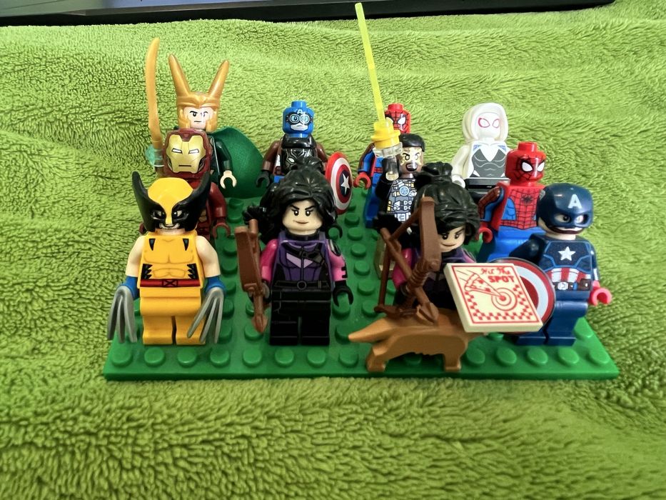 Minifigurine LEGO Marvel si DC superheroes