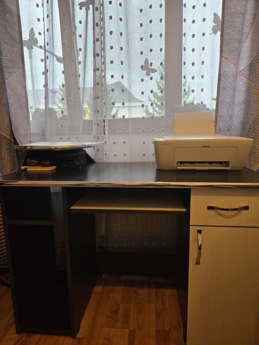 BIROU DE VANZARE  in stare excceptionala!