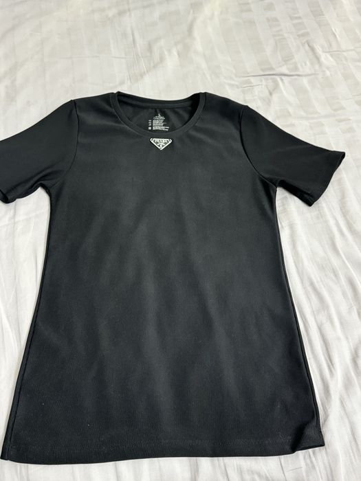 Футболка PRADA очень красивая