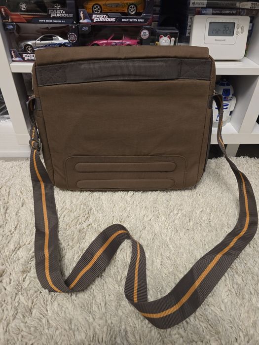 Geanta laptop messenger postas Belkin