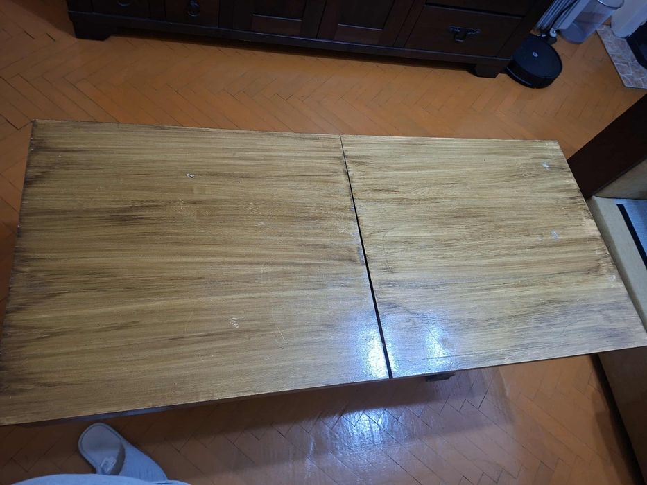 Дървена холна маса