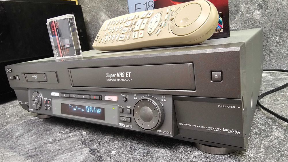 Един рядък (напълно работещ) Професионален, Mini-DV - S-VHS ET , Легендарен модел!