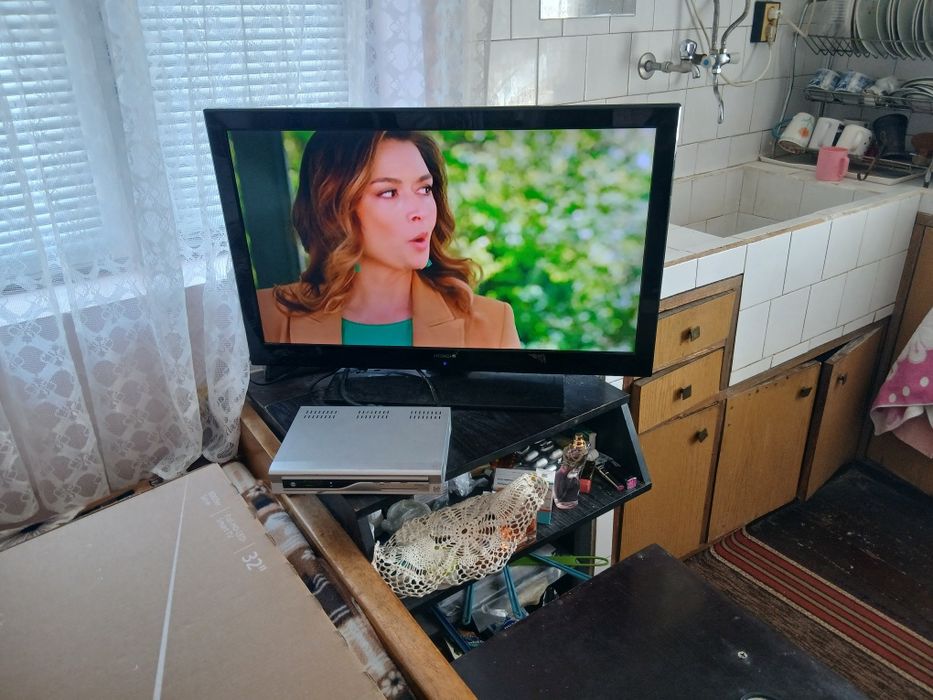 Телевизор HITACHI 43инча