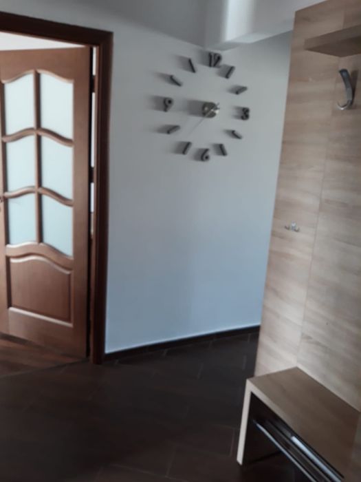 Inchiriez apartament 3 camere Dedeman etaj 4/4 FARA LIFT!!!