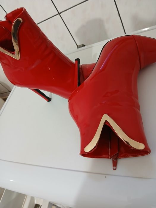 Botine roșii de lac nr.36