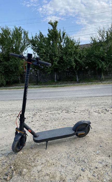 Vând trotineta xiaomi elite