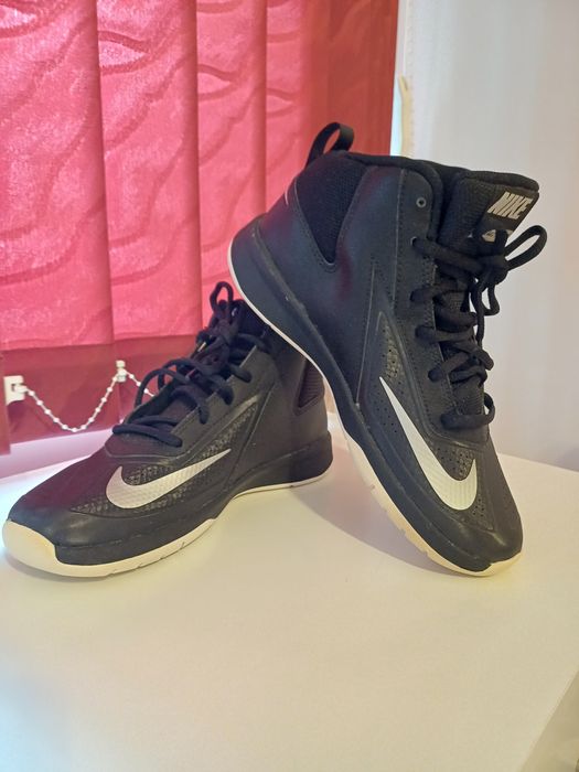 Нови маратонки Nike - номер37,5